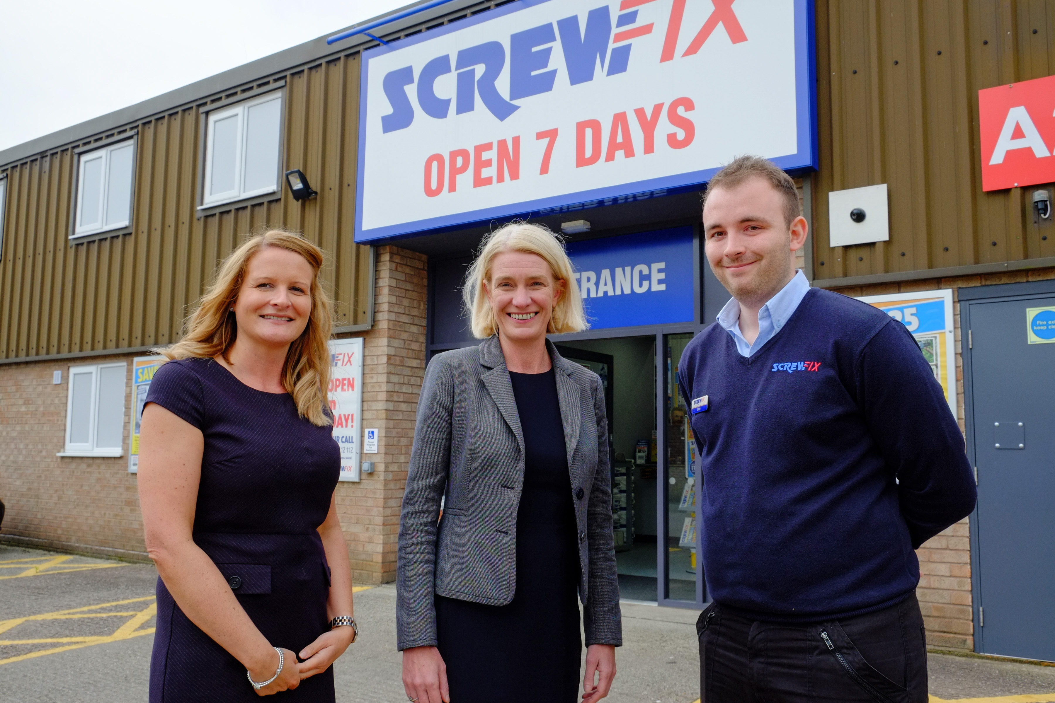Amanda Milling MP visits new Rugeley Screwfix store