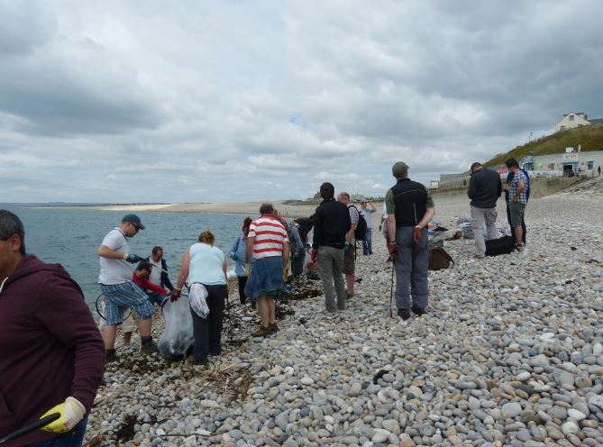 Litter Free Coast and Sea gets a helping hand from Screwfix