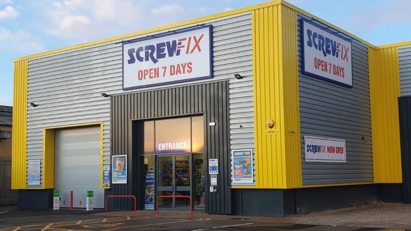 Ashford celebrates new Screwfix store opening